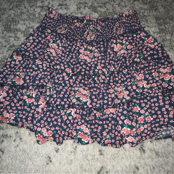 American Eagle Smocked Ruffle Mini Skirt Floral Navy and Pink Size: Large EUC! - Picture 2 of 3